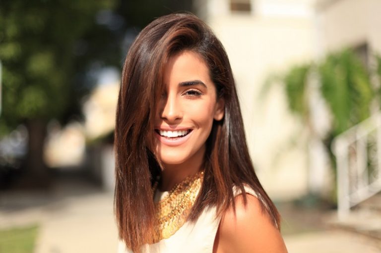 How to keep hair straight in humidity? | Ariadne Sound
